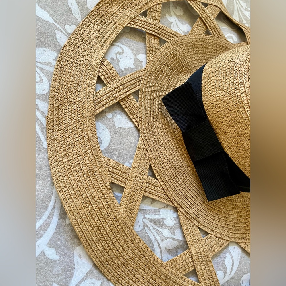 New straw, summer hat. Mud Pie